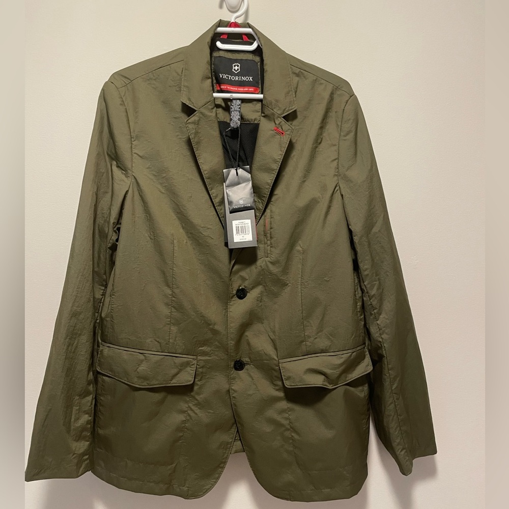Rare BNWT Victorinox water repellent nylon coat